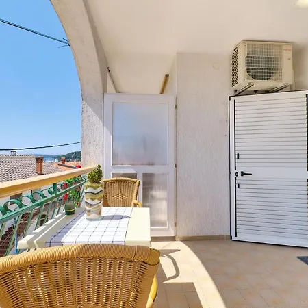 Sun Apartment *